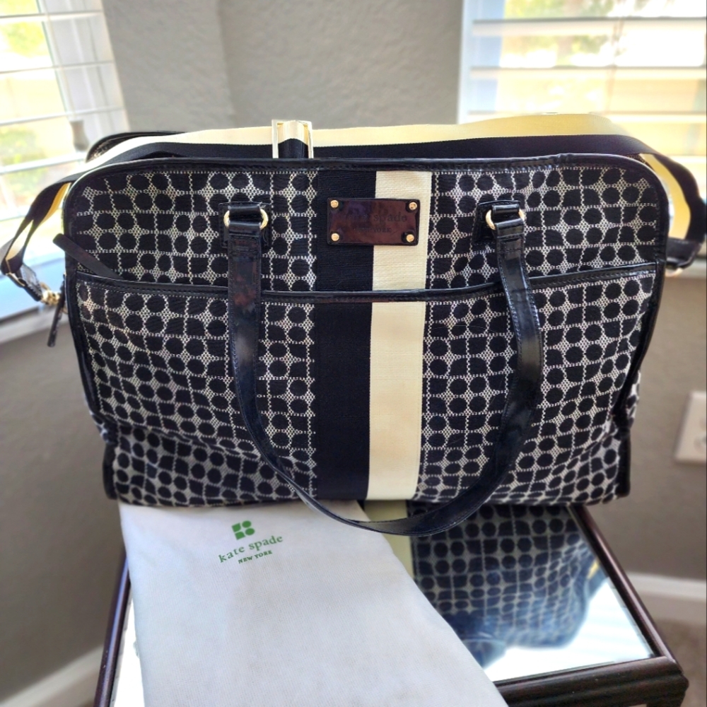 Kate Spade Noel New York Triangular Duffel Black/White Color
